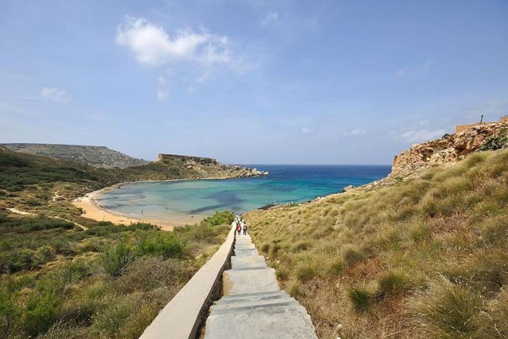 Seaside Serenity - A Lovely Apartment With Views Mellieha Exterior photo